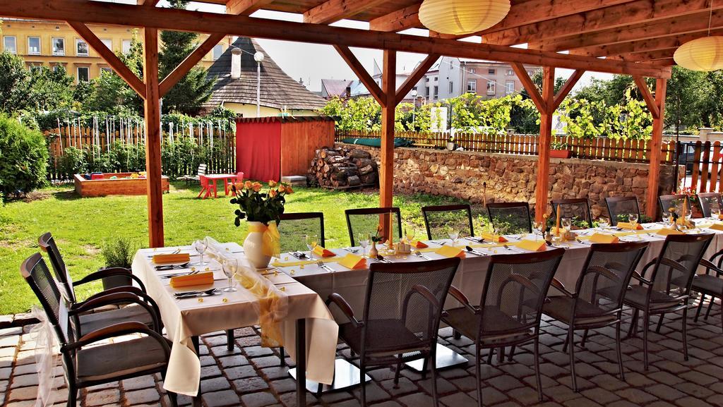 Excalibur Penzion A Restaurace Moravská Třebová Kültér fotó