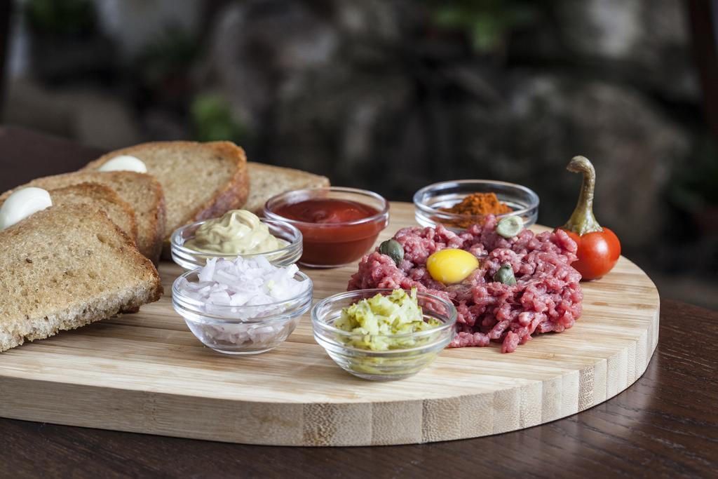 Excalibur Penzion A Restaurace Moravská Třebová Kültér fotó